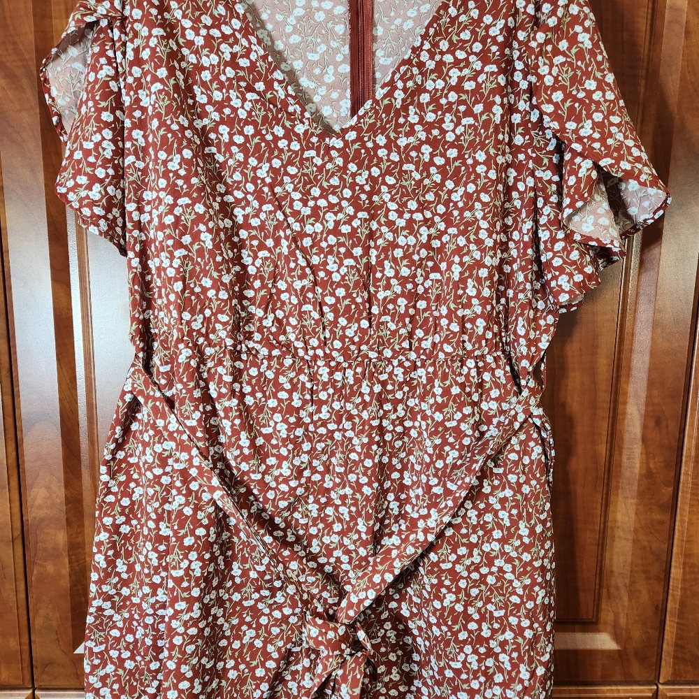 Bloomchic ditzy floral romper 18/20 - 2X